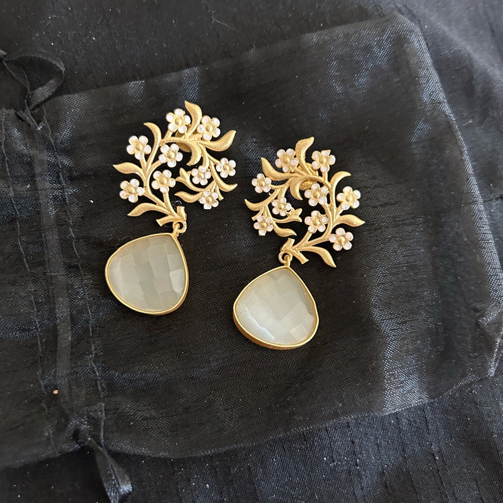 Elegant Gold and White Floral Drop Earrings